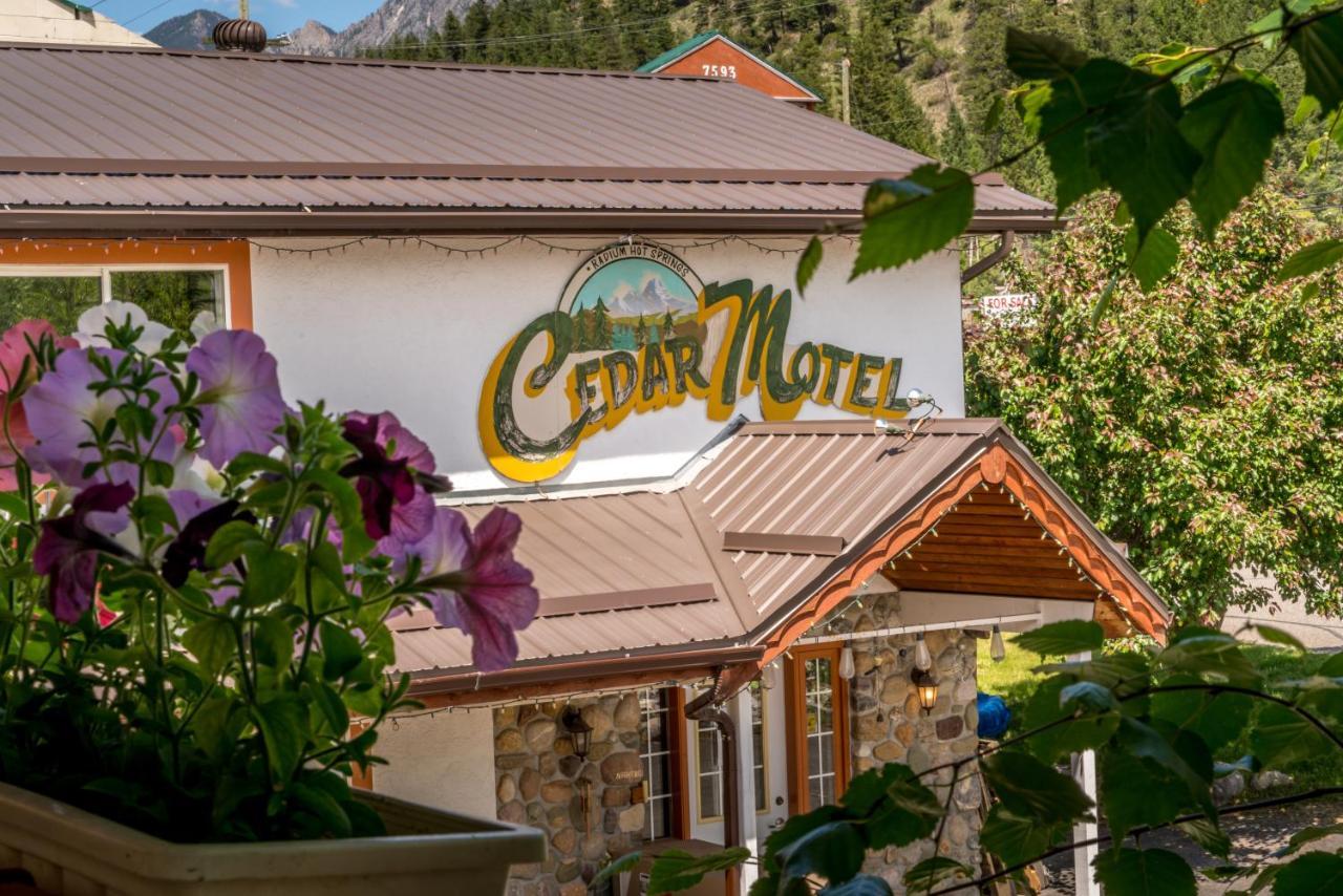 Cedar Motel Radium Hot Springs Exterior photo