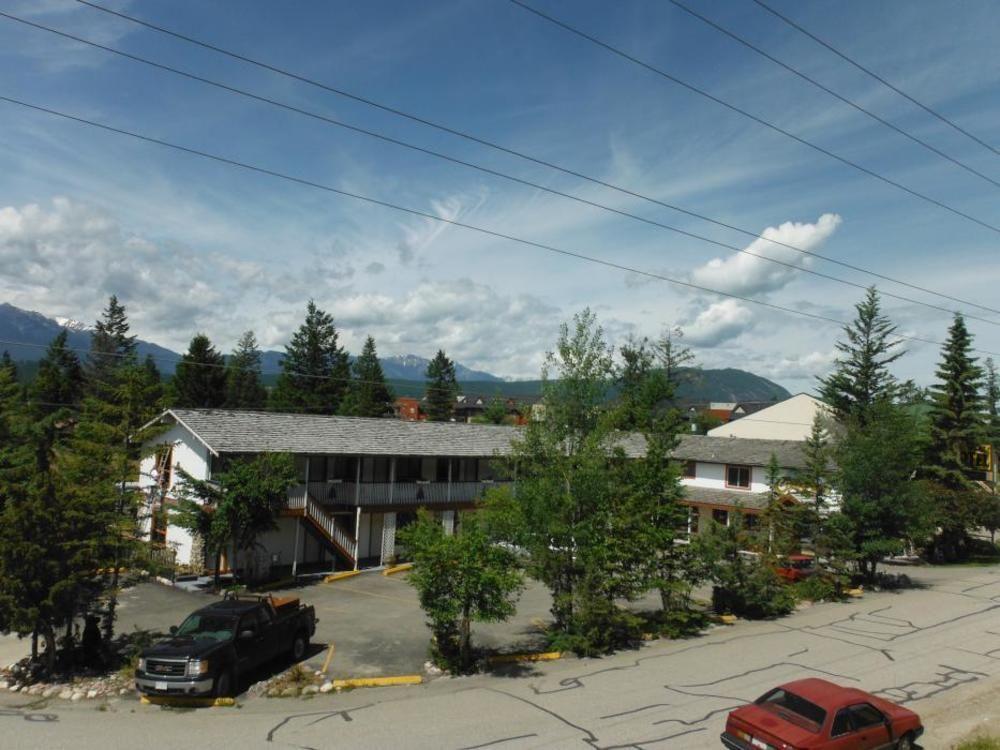 Cedar Motel Radium Hot Springs Exterior photo