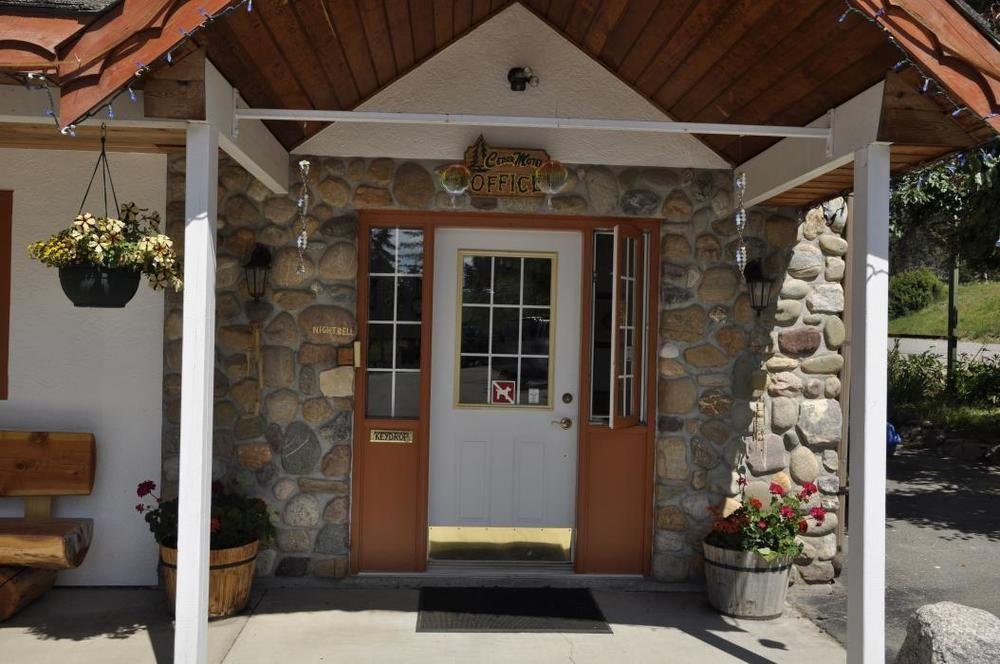 Cedar Motel Radium Hot Springs Exterior photo
